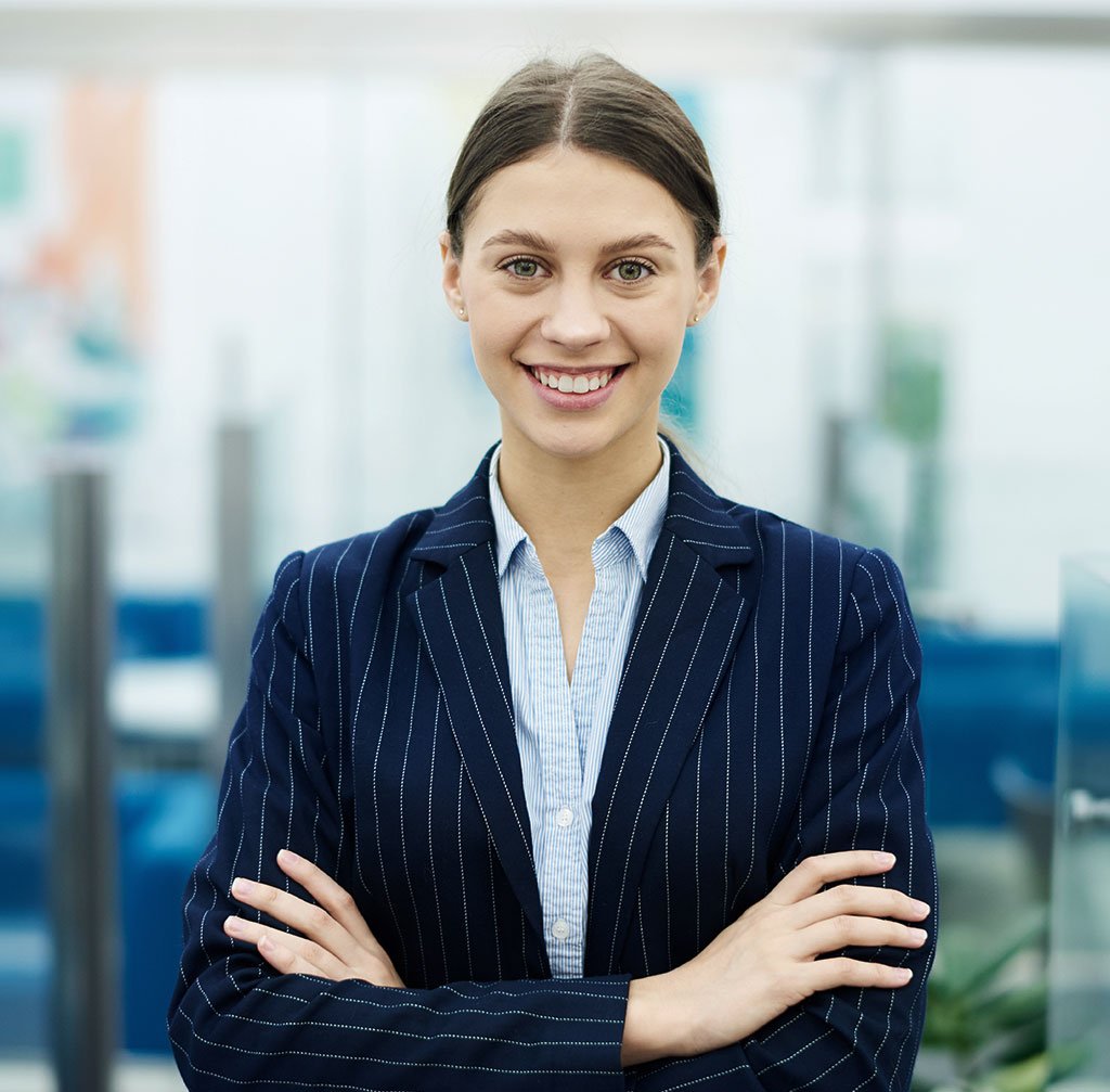 successful businesswoman posing ZDGNKJB